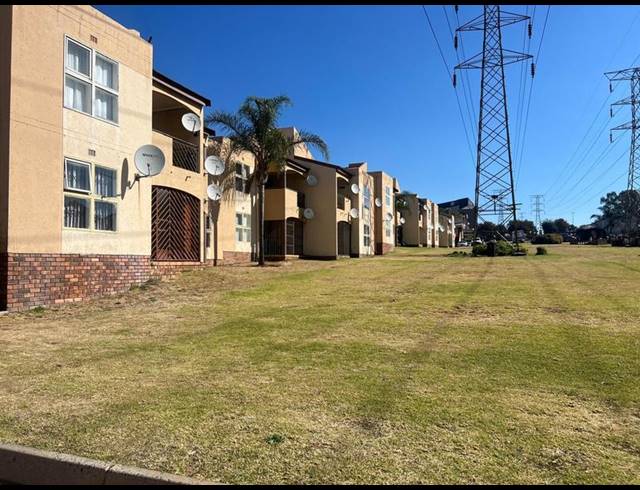 2 BEDROOM APARTMENT FOR SALE IN MEREDALE